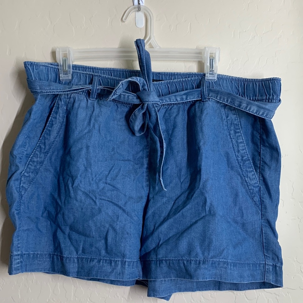 LOFT L shorts